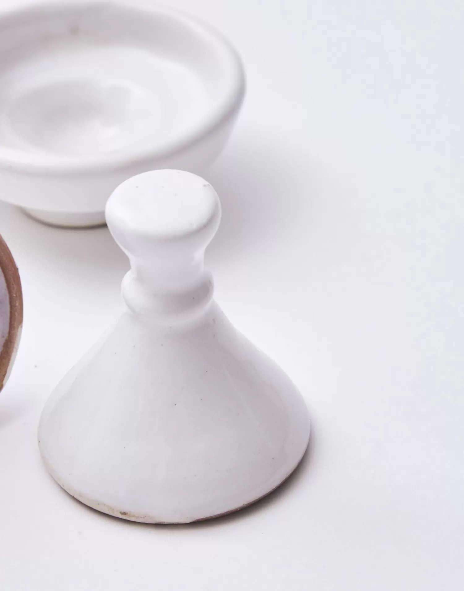 tagine_salt_and_pepper_shakers_4.webp Kitchen*Natura Selection Tagine Salt And Pepper Shakers 140150-WHITE